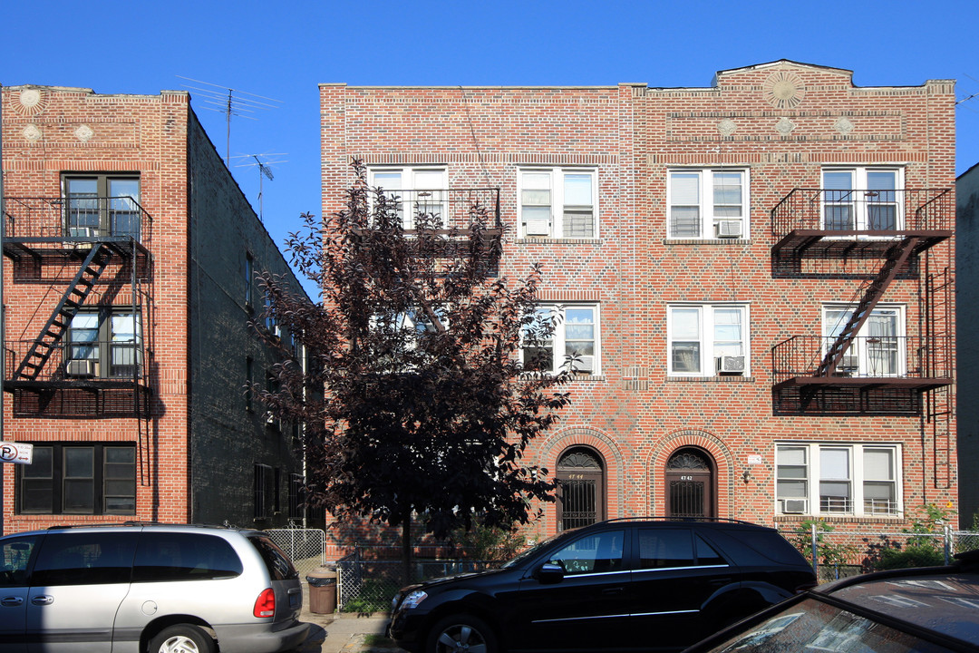 47-44 44th St in Flushing, NY - Building Photo