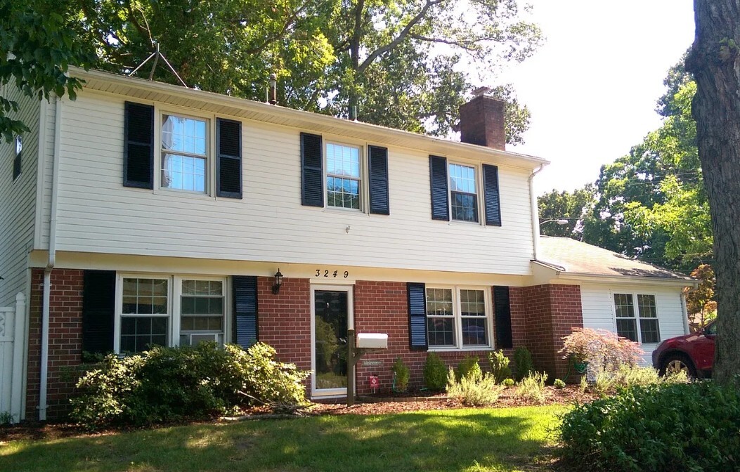 3249 Silina Dr in Virginia Beach, VA - Building Photo