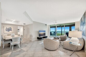 7225 Pelican Bay Blvd in Naples, FL - Building Photo - Building Photo