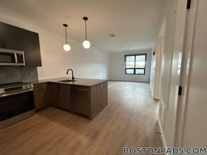 199 Gardner St in Boston, MA - Foto de edificio - Building Photo