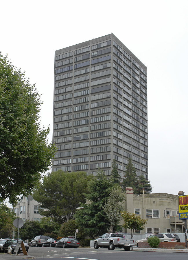 Park Bellevue Tower Building in Oakland, CA - Foto de edificio - Building Photo