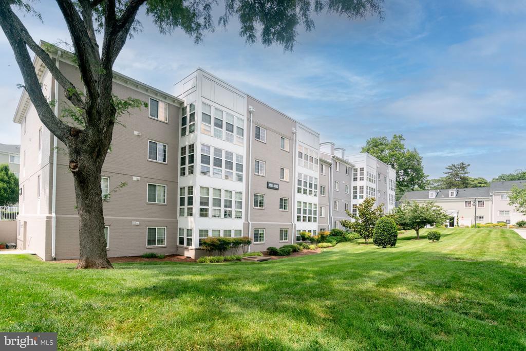 4083 S Four Mile Run Dr in Arlington, VA - Building Photo