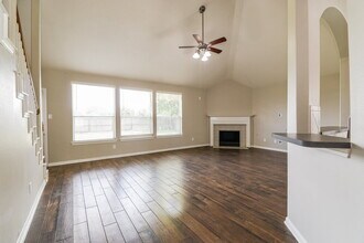 216 Meadowhill Ln in Dickinson, TX - Building Photo - Building Photo