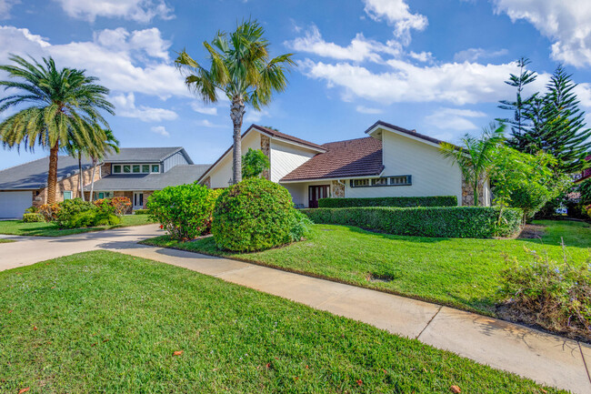 12870 La Rochelle Cir in West Palm Beach, FL - Foto de edificio - Building Photo