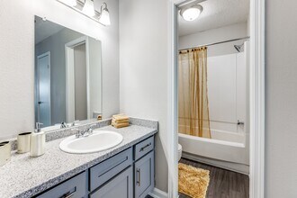 Riviera on Normandy in Houston, TX - Building Photo - Building Photo
