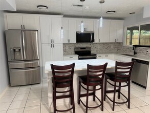 2642 Coopers Post Ln in Sugar Land, TX - Foto de edificio - Building Photo