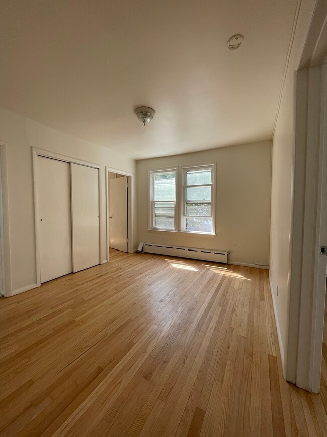 38 Duke St, Unit 38 Duke Street Fl 2 in New Brunswick, NJ - Building Photo - Building Photo