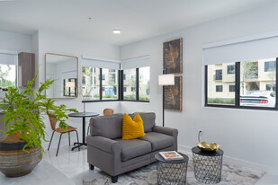Poe's Lofts in Hialeah, FL - Building Photo