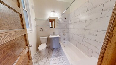 1443 W Belle Plaine Ave, Unit 3 in Chicago, IL - Building Photo - Building Photo