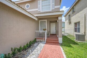 5418 Sunseeker Blvd in Greenacres, FL - Building Photo - Building Photo