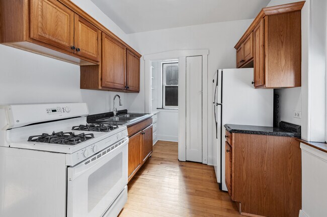 1919 W Estes Ave in Chicago, IL - Building Photo - Building Photo