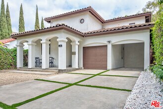 858 N W Knoll Dr in West Hollywood, CA - Building Photo - Building Photo