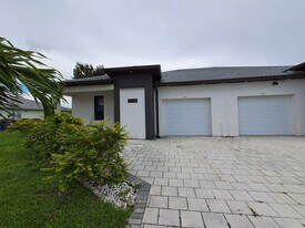 213 Hightower Ave S in Lehigh Acres, FL - Building Photo