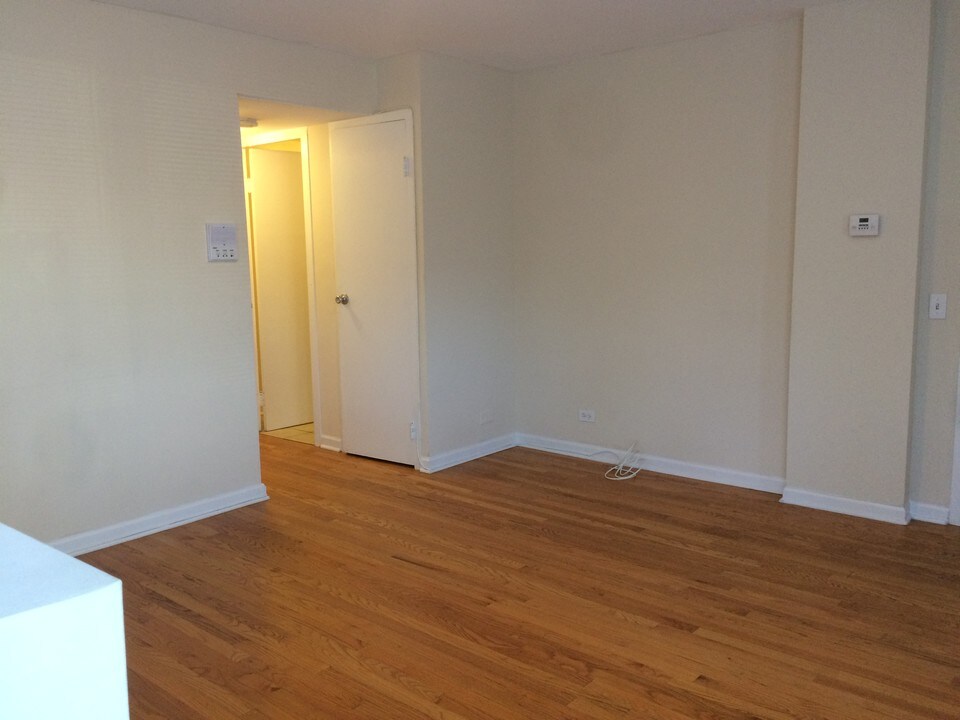 2118 W Berwyn Ave, Unit 1S in Chicago, IL - Building Photo