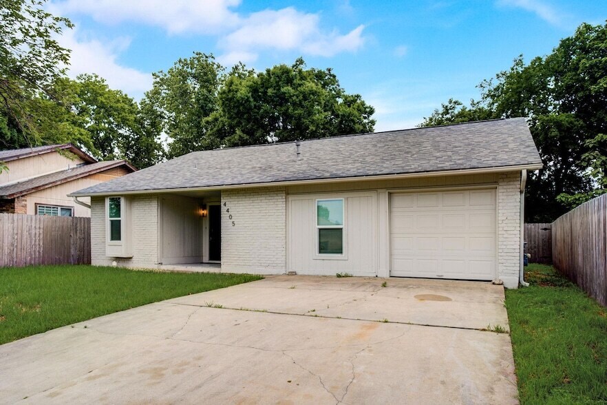 4405 Button Bend Cir in Austin, TX - Building Photo