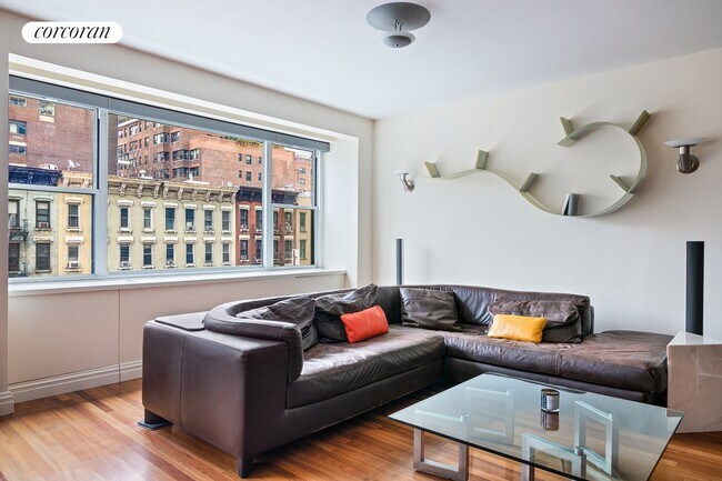 340 E 64th St in New York, NY - Building Photo - Building Photo