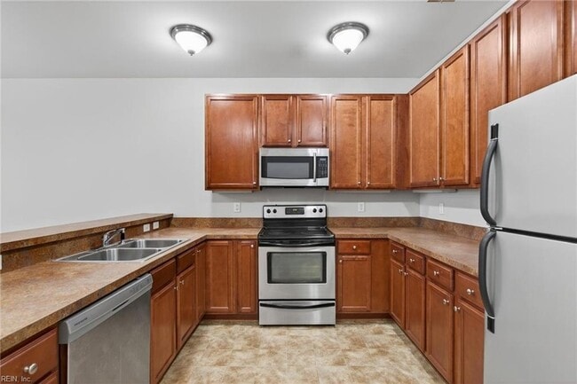 5212 Nuthall Dr, Unit 303 in Virginia Beach, VA - Building Photo - Building Photo
