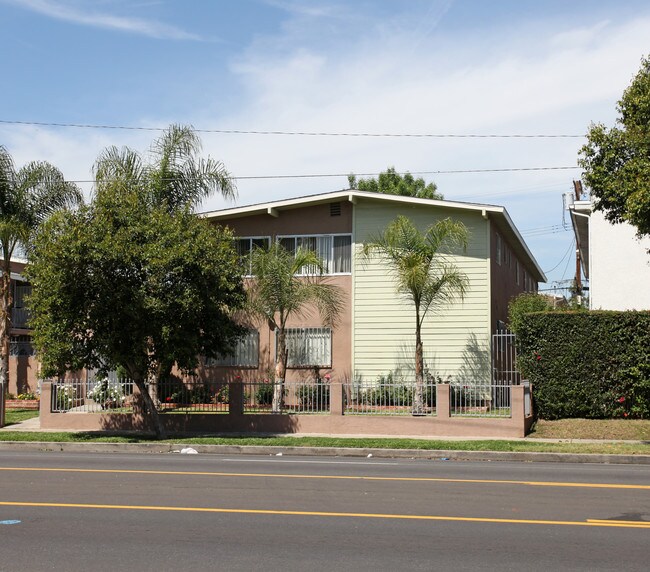 17957 Roscoe Blvd in Northridge, CA - Building Photo - Building Photo