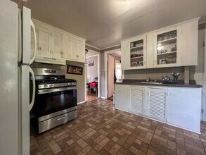 39 Rogers St in Branford, CT - Building Photo - Building Photo