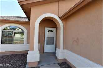 11820 Mesquite Bush Dr in El Paso, TX - Foto de edificio - Building Photo