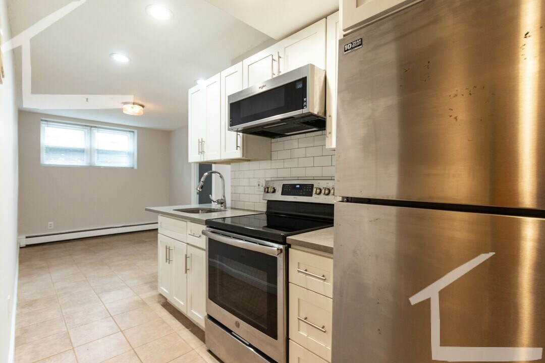 16 Gardner St in Boston, MA - Building Photo
