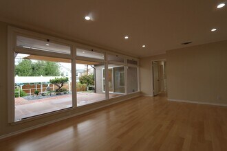 8005 Kentwood Ave in Los Angeles, CA - Building Photo - Building Photo