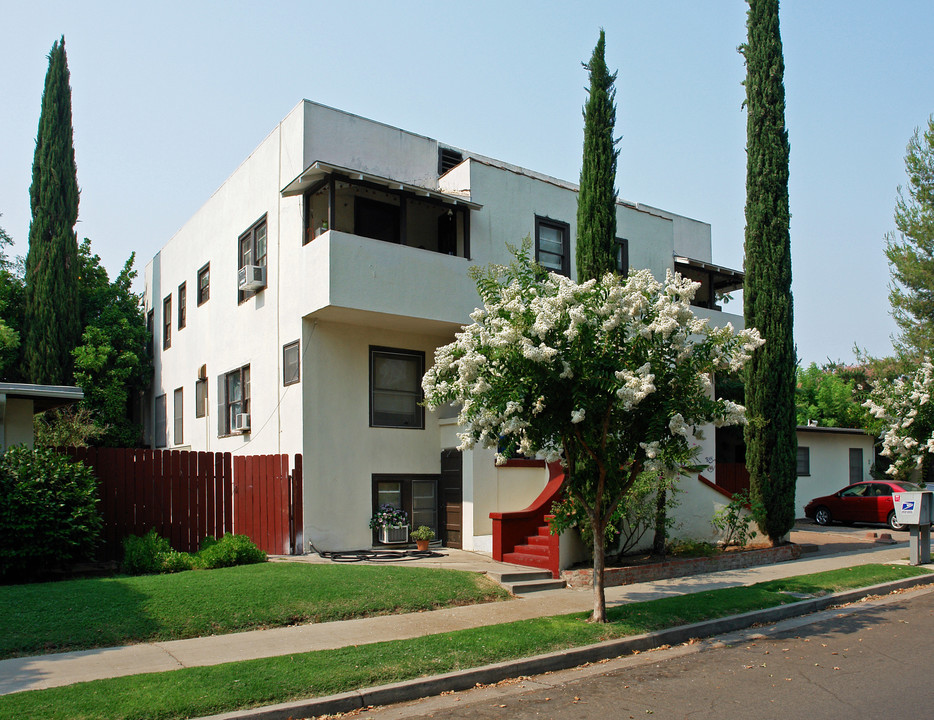 2537 N Maroa Ave in Fresno, CA - Building Photo