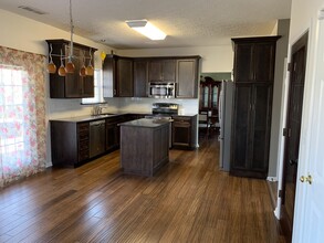 4201 Bridlepath Pl in Louisville, KY - Building Photo - Building Photo
