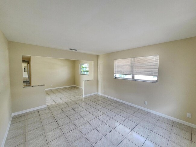 412 Conniston Rd in West Palm Beach, FL - Building Photo - Building Photo