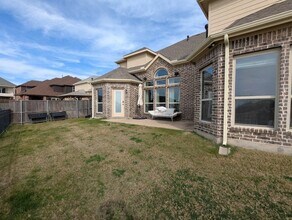 7147 Playa Nte. Dr in Grand Prairie, TX - Foto de edificio - Building Photo