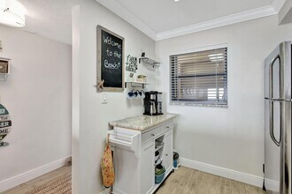 9400 S Ocean Dr, Unit 405 in Jensen Beach, FL - Foto de edificio - Building Photo