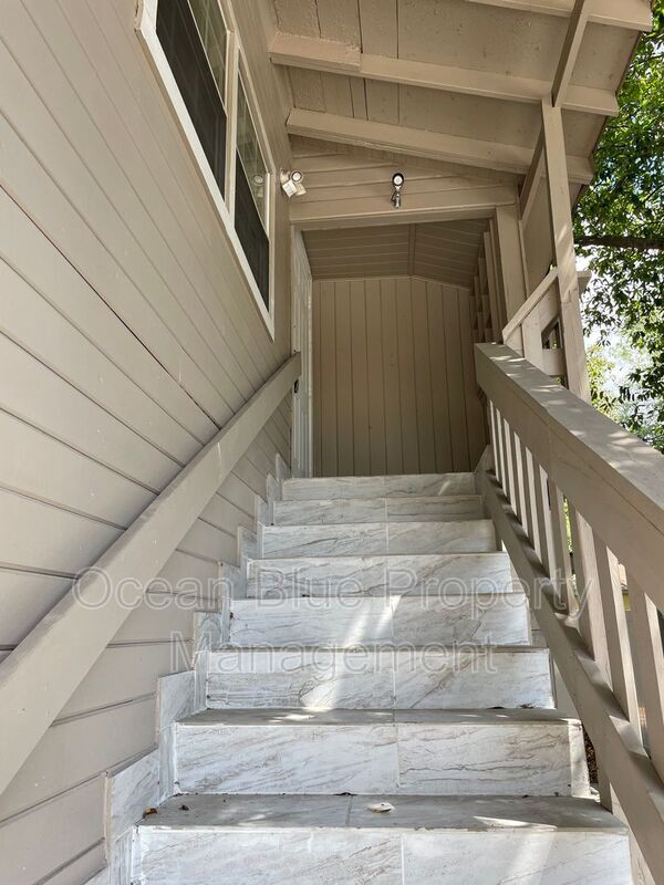 property at 206 E Ida St