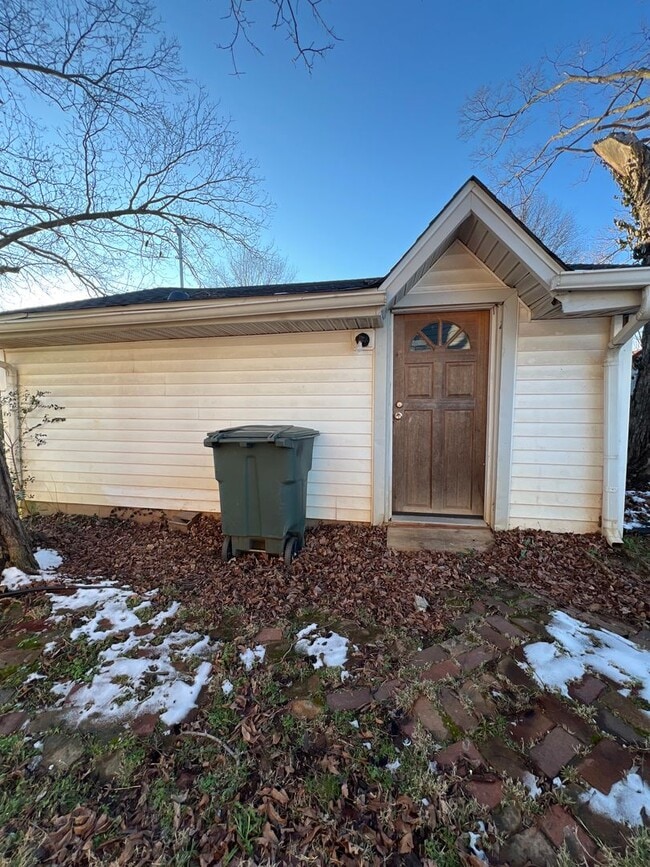142 N Russell St in Portland, TN - Building Photo - Building Photo