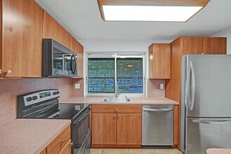 9351 Lime Bay Blvd in Tamarac, FL - Foto de edificio - Building Photo