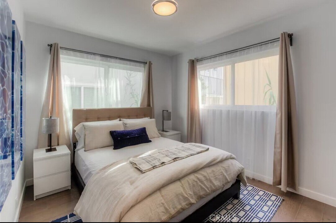 202 Moonstone St in Manhattan Beach, CA - Building Photo