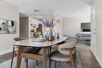 Deerwood Apartments in Corona, CA - Foto de edificio - Building Photo