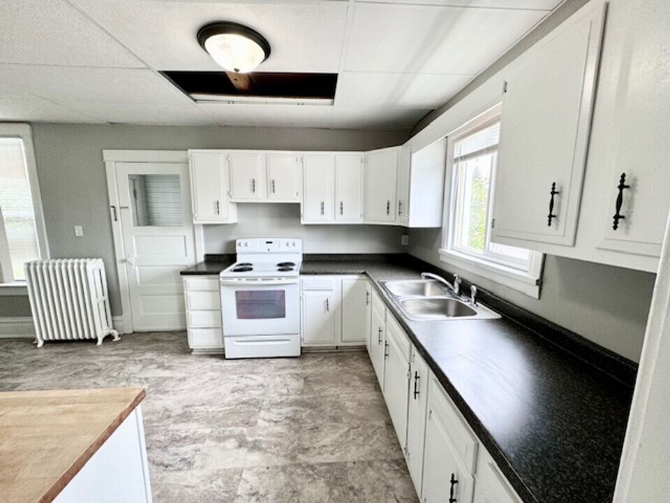 1205 Belknap St in Superior, WI - Building Photo