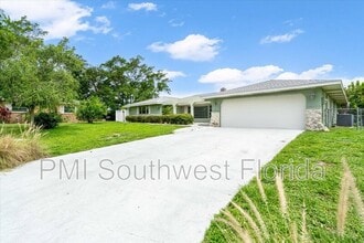 1405 Cambridge Dr in Venice, FL - Building Photo - Building Photo