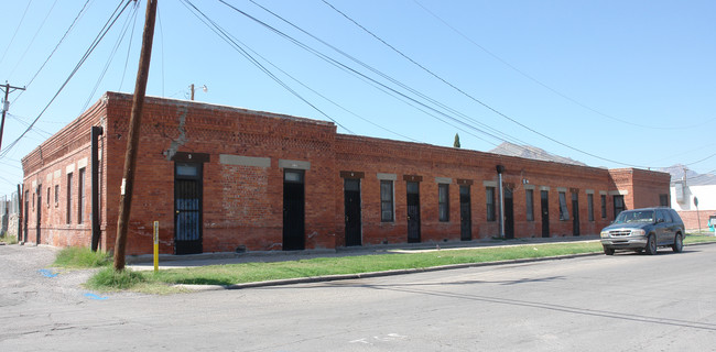 2930 Pera Ave in El Paso, TX - Foto de edificio - Building Photo