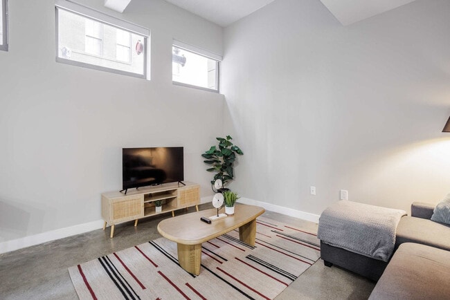 205 W 4th St in Cincinnati, OH - Foto de edificio - Building Photo