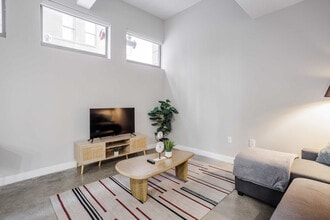 205 W 4th St in Cincinnati, OH - Foto de edificio - Building Photo