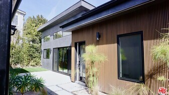 2668 Greenfield Ave in Los Angeles, CA - Building Photo