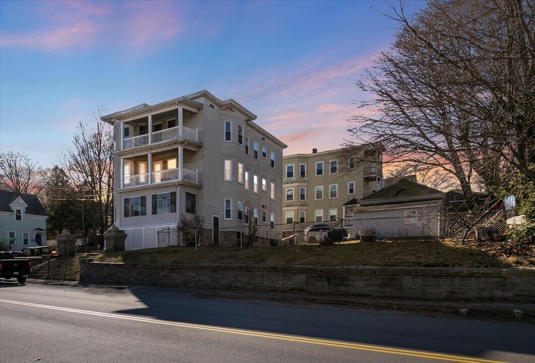 146 S Elm St in Haverhill, MA - Building Photo