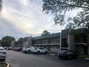 8001 Fairview Dr-Unit -210 in Tamarac, FL - Building Photo - Building Photo