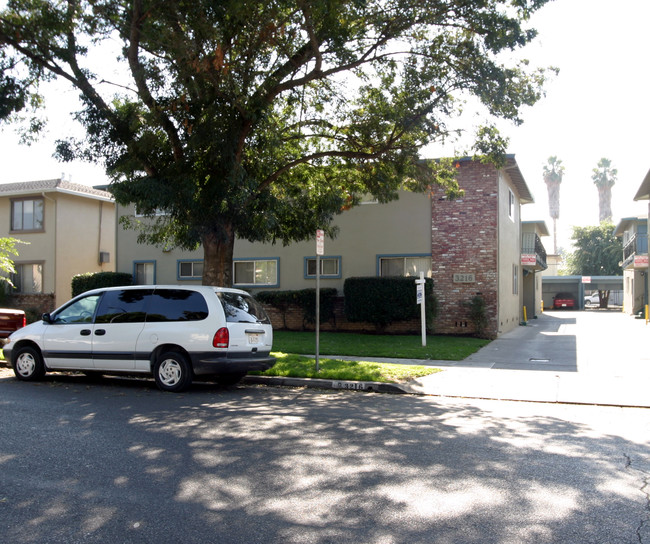 Savoy Plaza Apartments in San Jose, CA - Building Photo - Building Photo