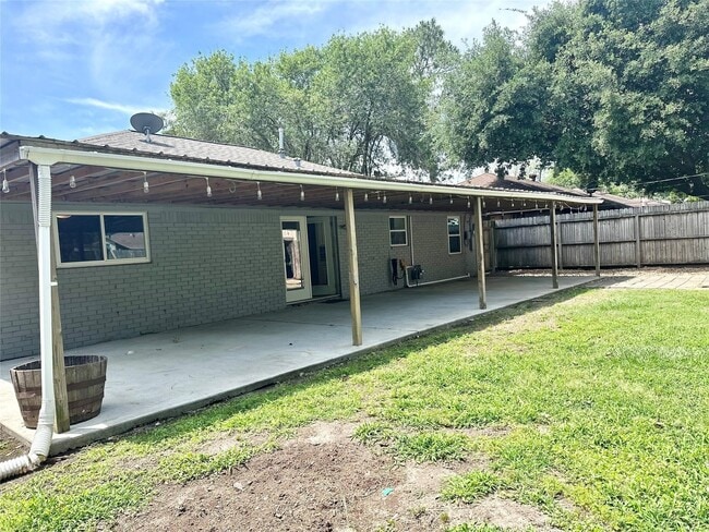 property at 1126 E Dartmouth Ln