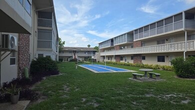 3755 S School Ave, Unit 42 in Sarasota, FL - Building Photo - Building Photo