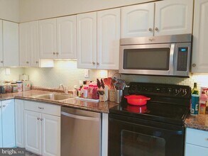 5500 Holmes Run Pkwy in Alexandria, VA - Building Photo - Building Photo