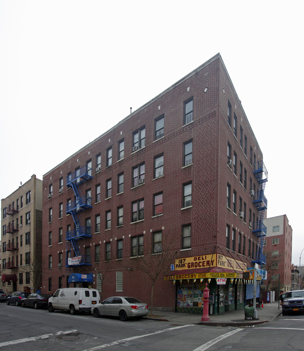 444 E 187th St in Bronx, NY - Foto de edificio