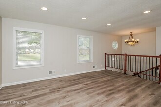 12318 Crosswinds Dr in Middletown, KY - Building Photo - Building Photo